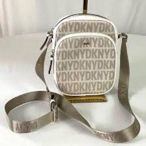 DKNY Gigi Signsture crossbody purse